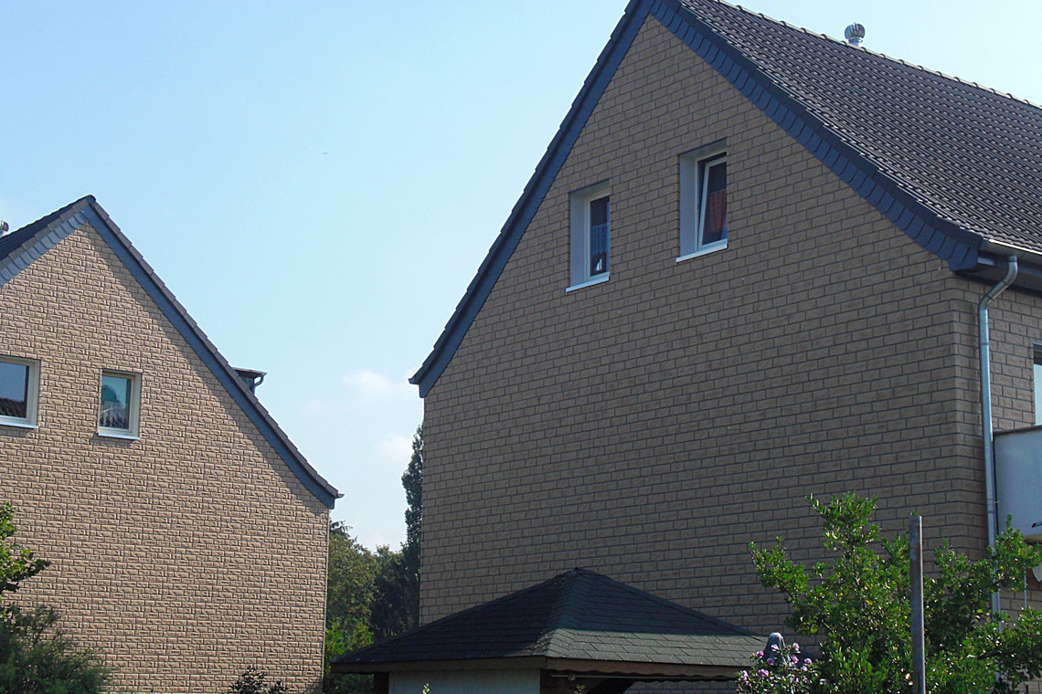 Sanierung einer Mehrfamilienhaussiedlung in Troisdorf mit Bruchstein